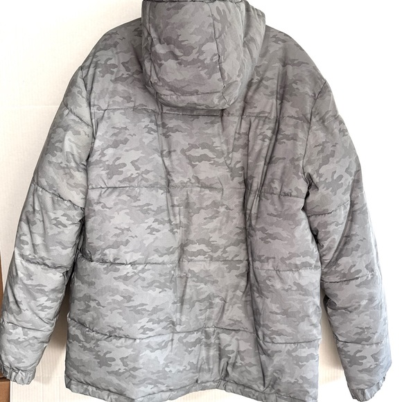 Men's Gray Reflective Camo Puffer Jacket - Size M - Picture 6 of 9